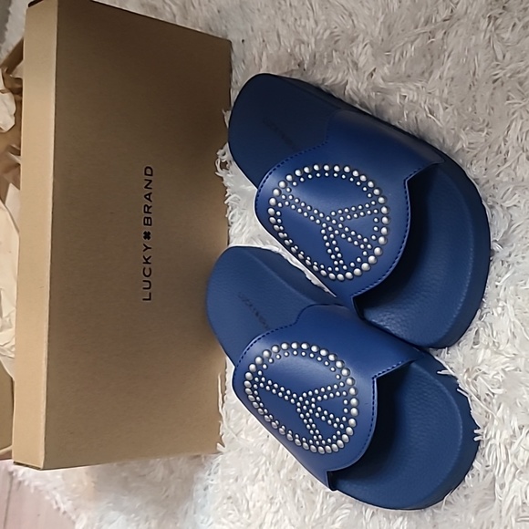 Lucky Brand Sandal, Peace Sign casual slide. Brand new. - Picture 9 of 11